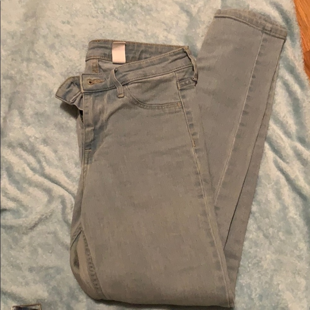 Light stone washed skinny / black skinny